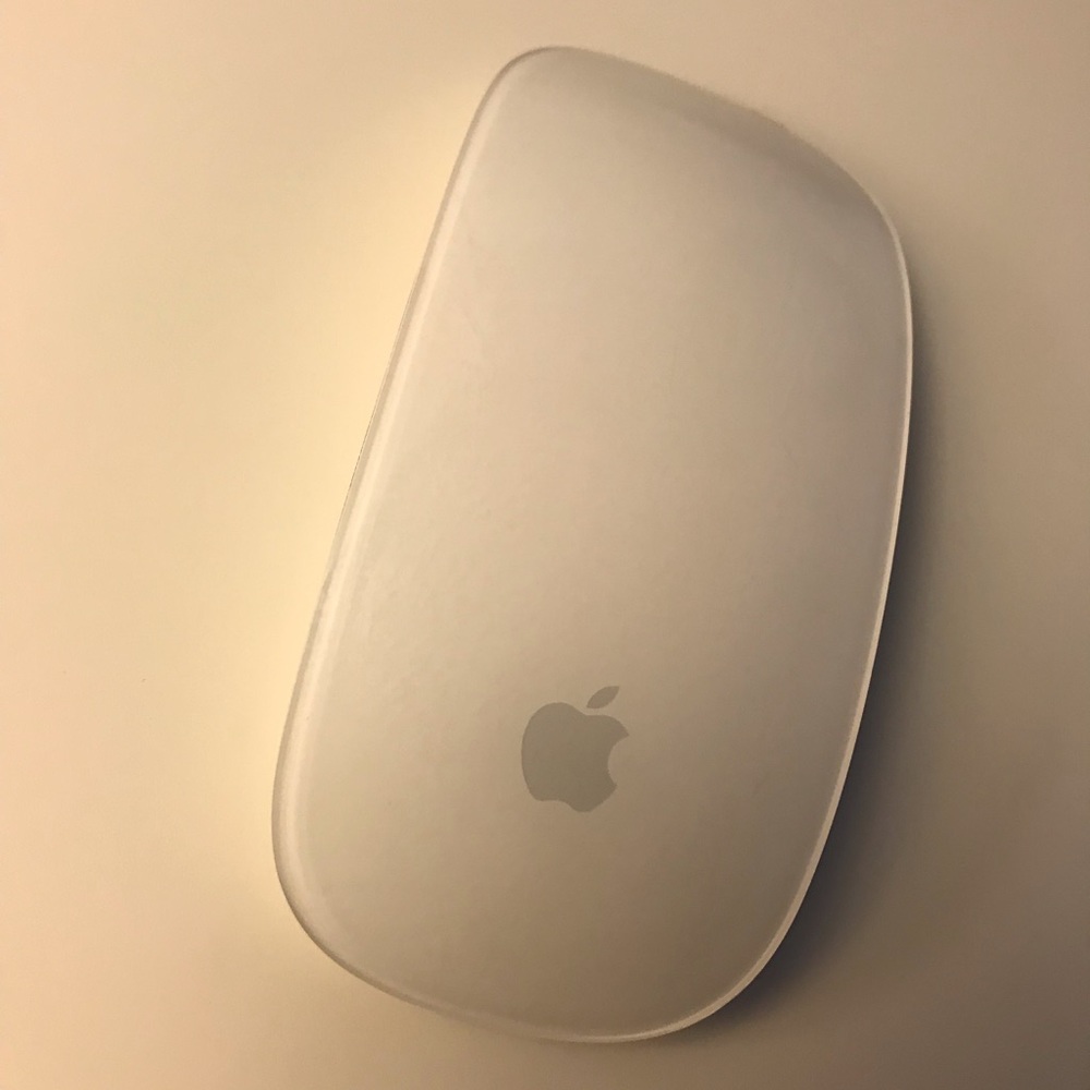 SOLD ❌❌Apple Magic Mouse (1st edition)🚫🚫